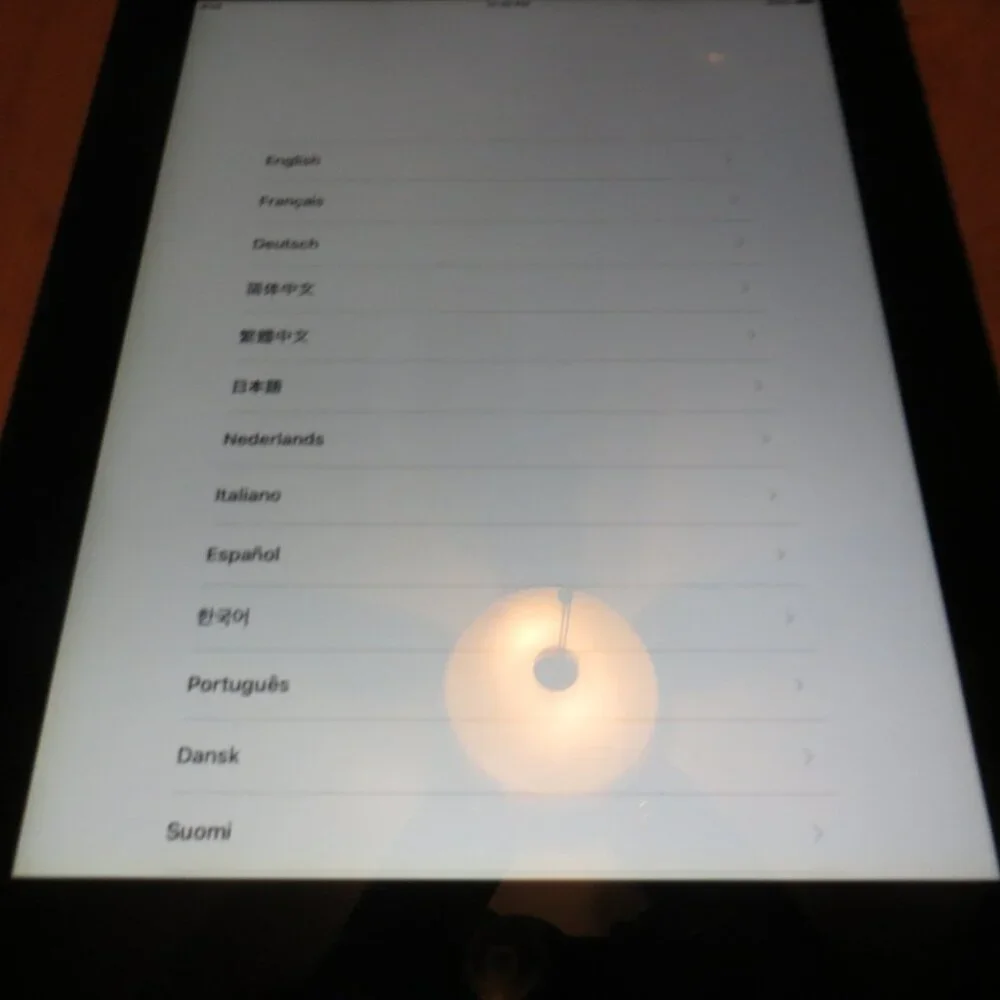 Apple iPad 2nd Gen Silver A1395 16GB Wi-Fi MC769LL/A 9.7